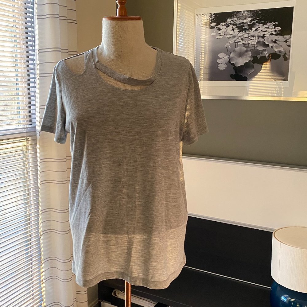 ♥ Xersion Cutout Top in Gray SMALL Totally Sporty Sexy